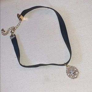 Faux Leather Choker - Pendant ✨